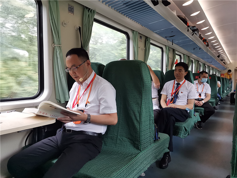 車廂課堂學(xué)黨史。_副本.png