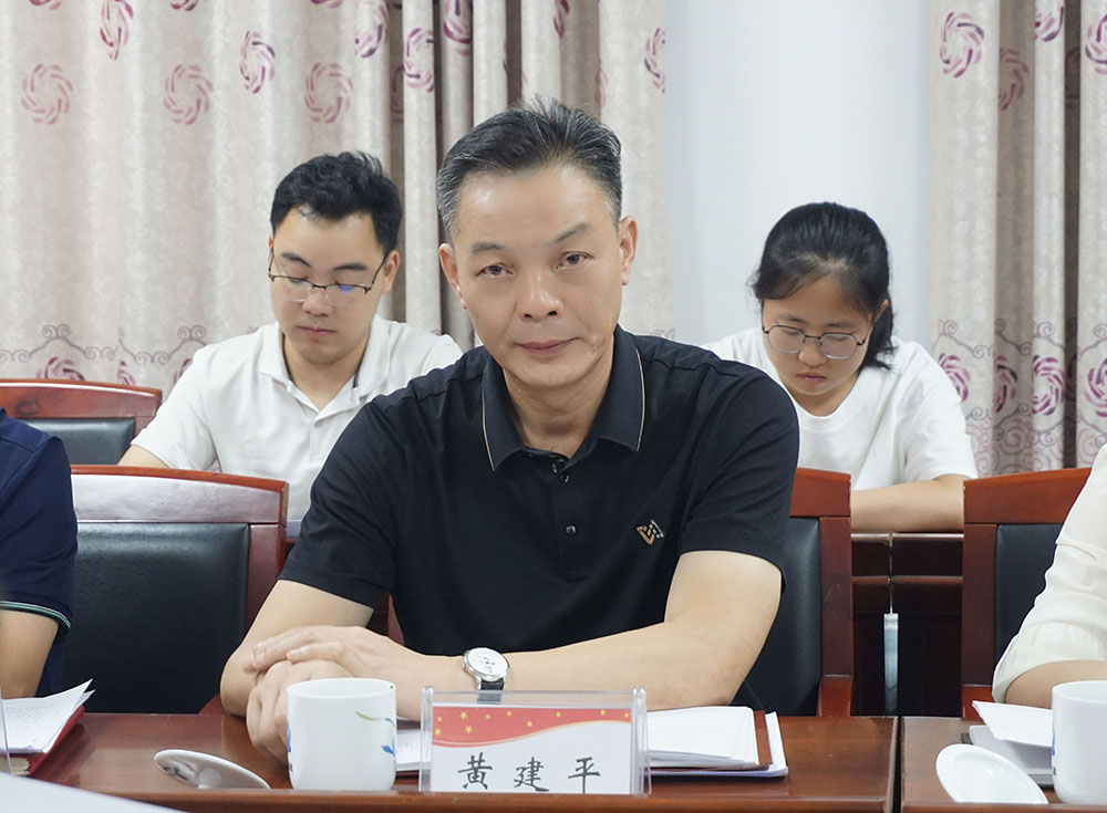 湘潭市退役軍人事務(wù)局黨組書(shū)記、局長(zhǎng)黃建平講話.jpg